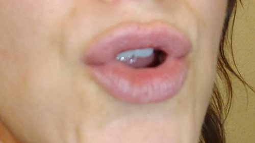 Side view of the lips during the /r/ sound