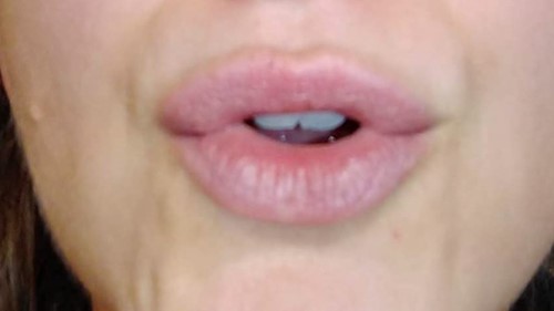 Front view of the lips during the /r/ sound